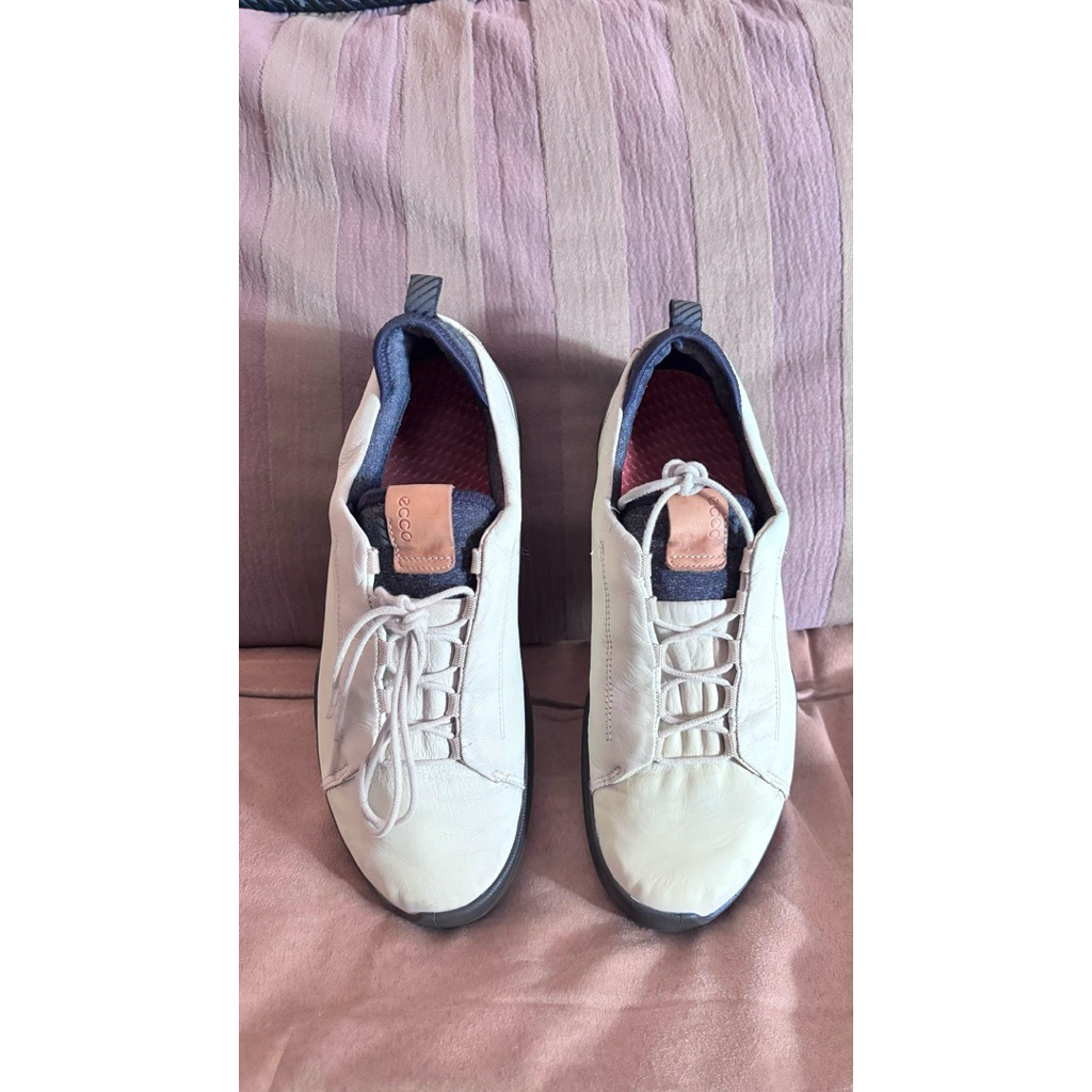 preloved sepatu ecco pria