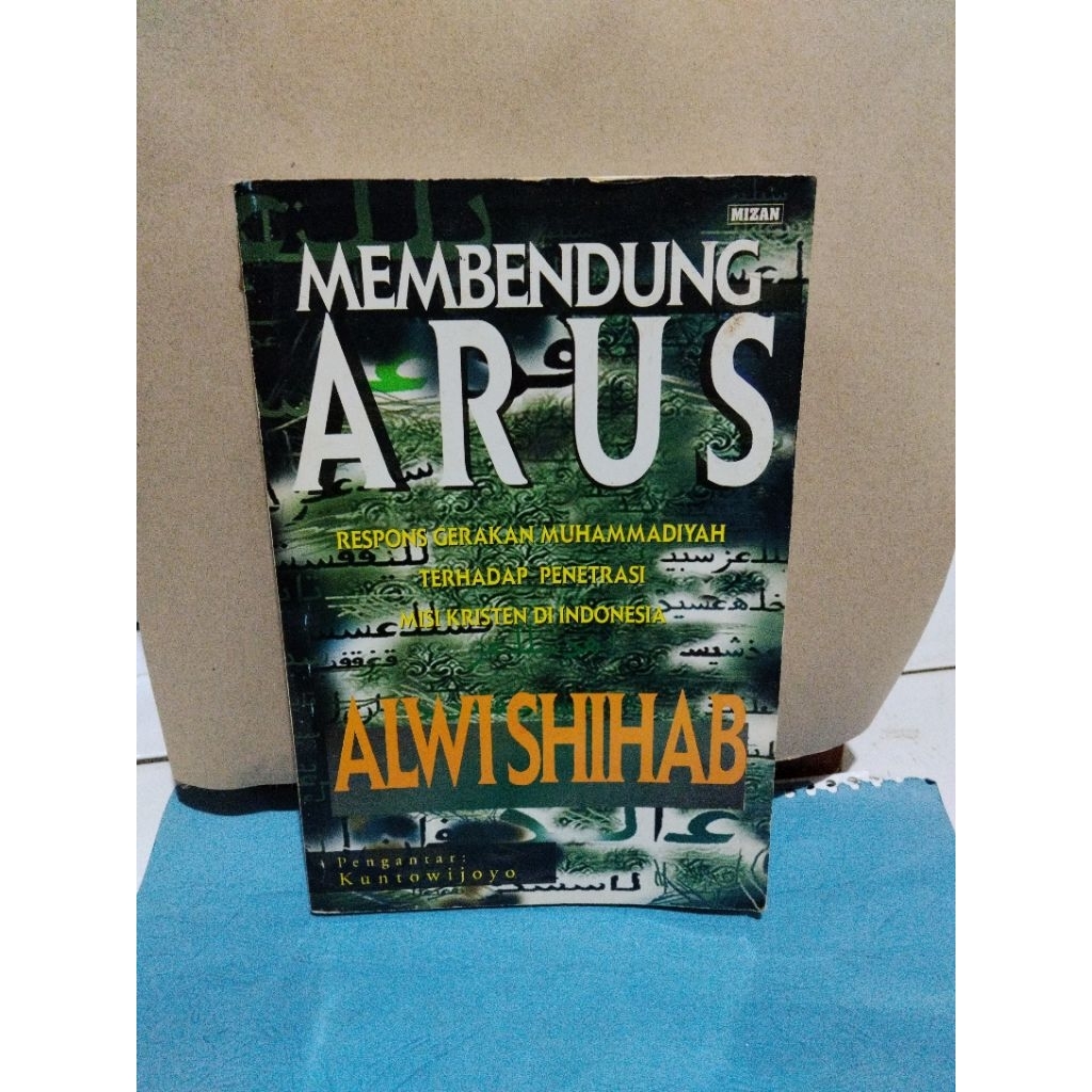 Buku original MEMBENDUNG ARUS by Alwi Shihab