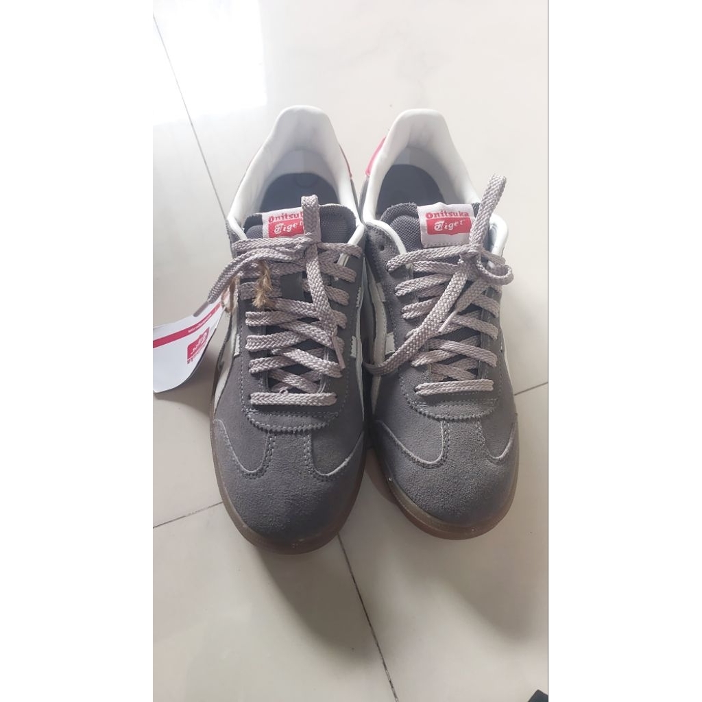 Sepatu ONITSUKA TIGER STRIPES