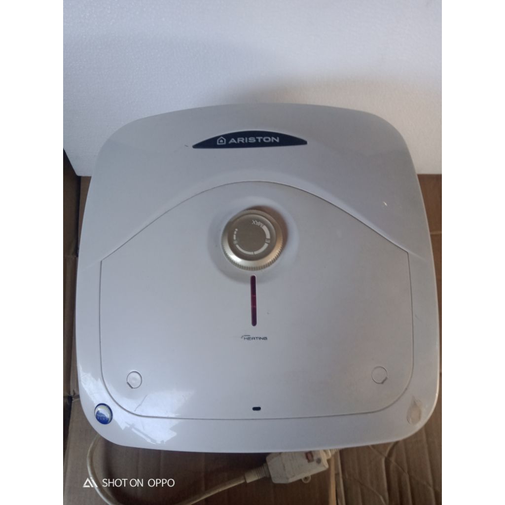 Water hiter Ariston 10liter listrik 200W model AN 10 R200 ID