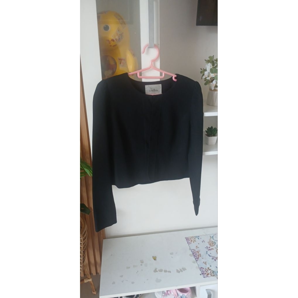 blazer crop loose kerah