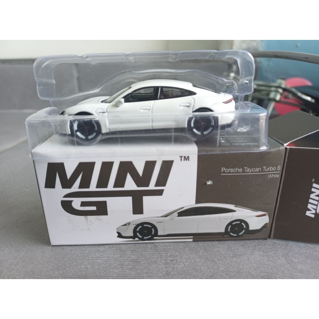 Mini GT 218 Porsche Taycan Turbo S White MINUS