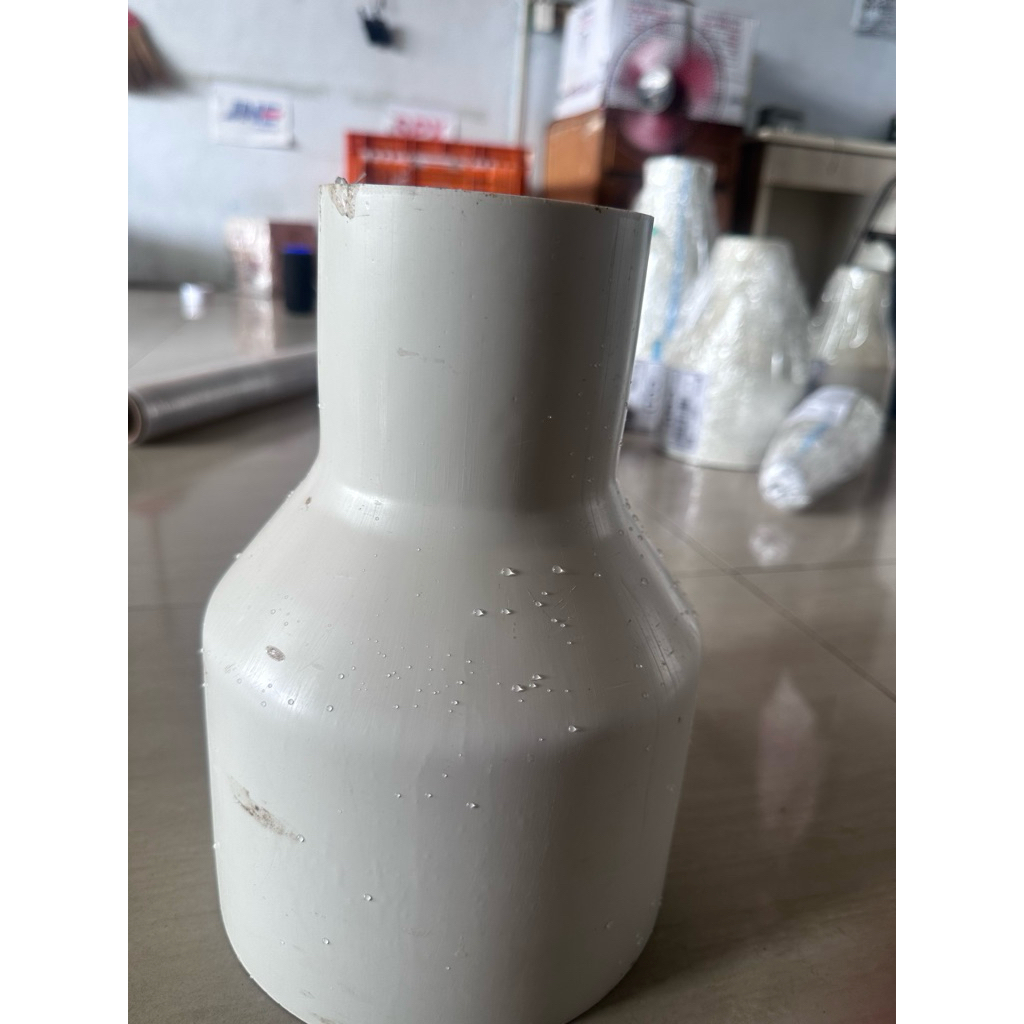 REDUCER 4 x 2 1/2  in VLOKSOK 4 X 2.5 inchi pvc