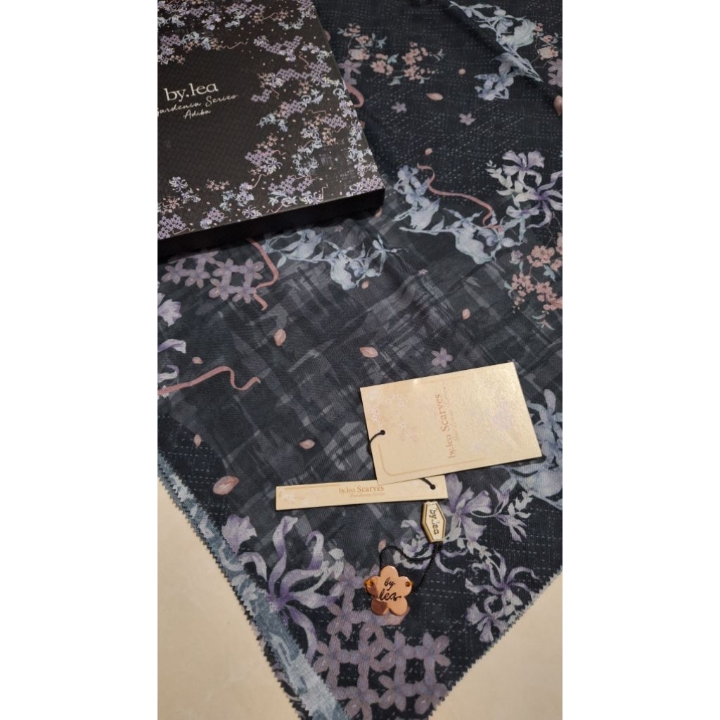 hijab motif segi empat premium by lea packaging box