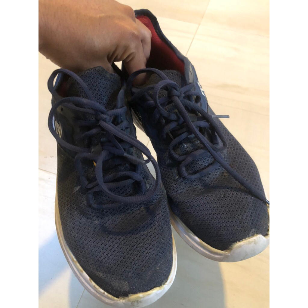 sepatu running athletica
