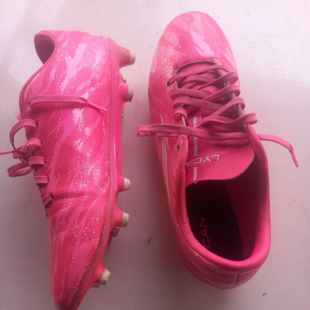 sepatu bola second original size 42