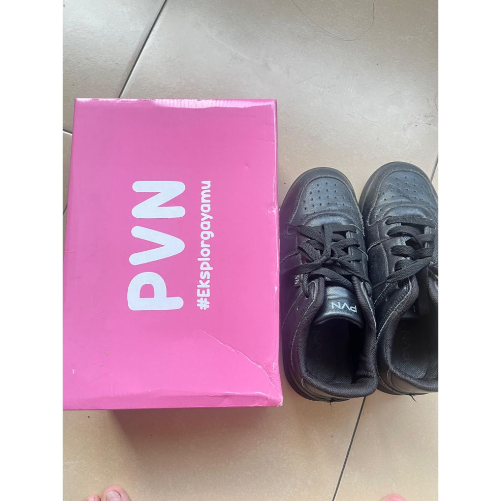sepatu pvn hitam