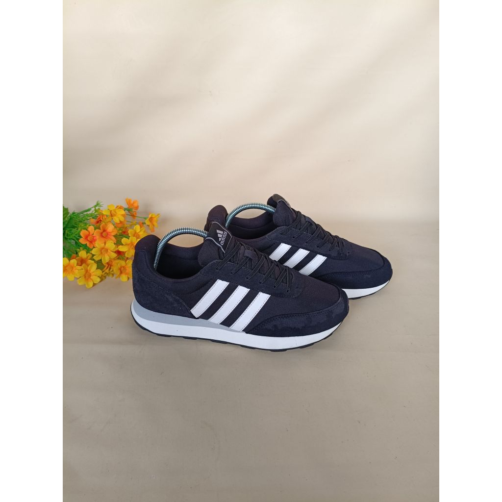 Sepatu Sneakers Adidas Run 60s 3.0 - Nyaman, Elegan, Ringan
