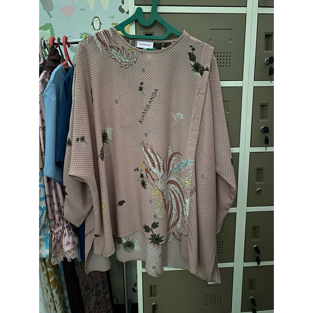 Preloved Ria Miranda top