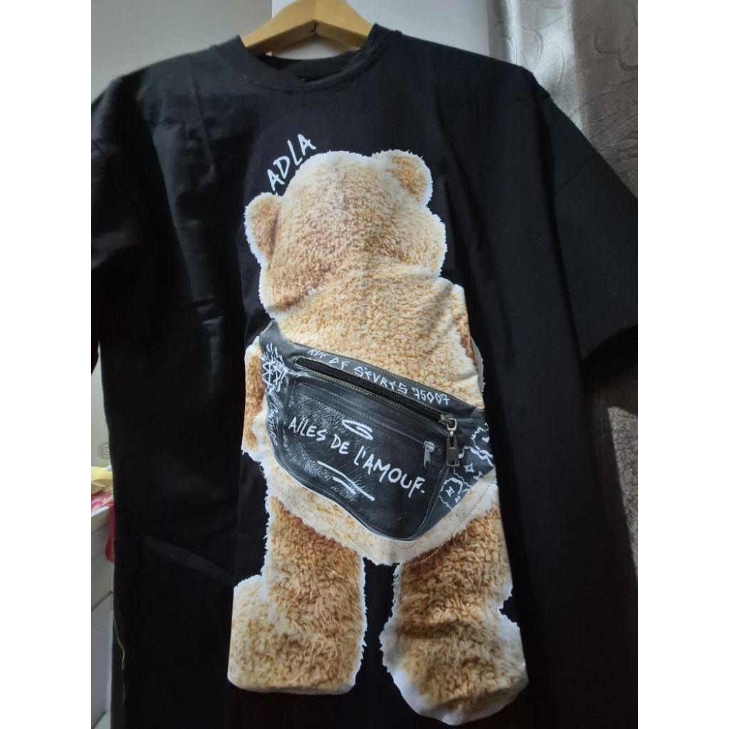 Kaos Oversize Graphic Teddy Bear 3D Waistbag Pocket Tshirt ukuran XL bekas