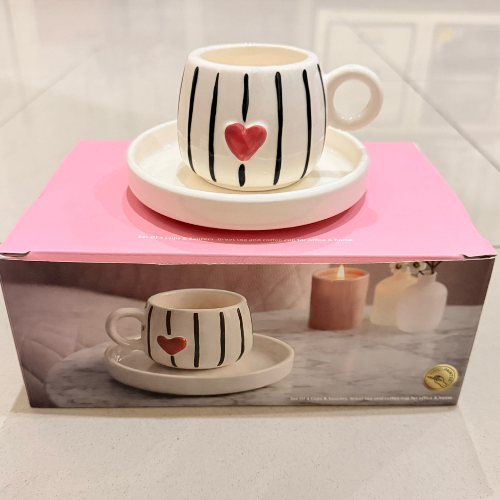 SATU SET CANGKIR KOPI KERAMIK AMORE COUPLE BENTUK LOVE SET KADO ISI 2 PASANG