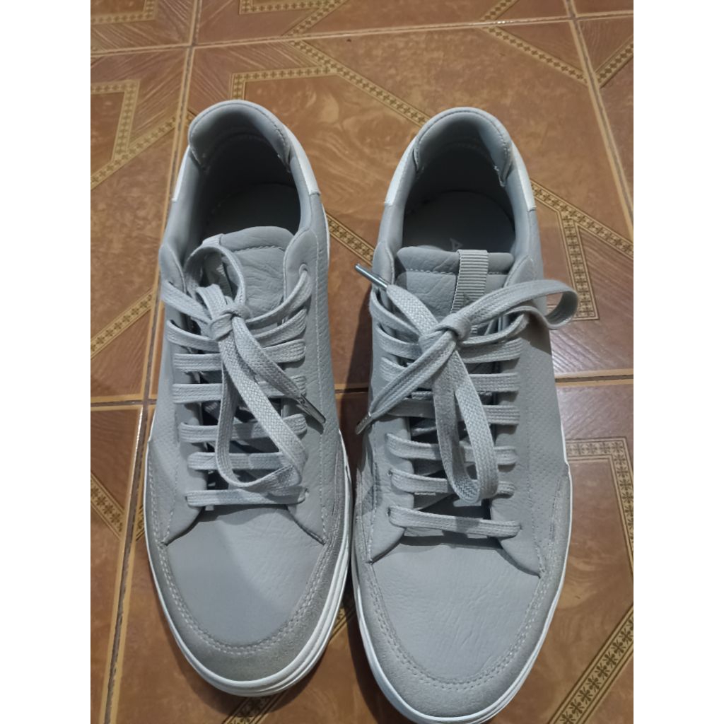 preloved sneakers Aldo size 41