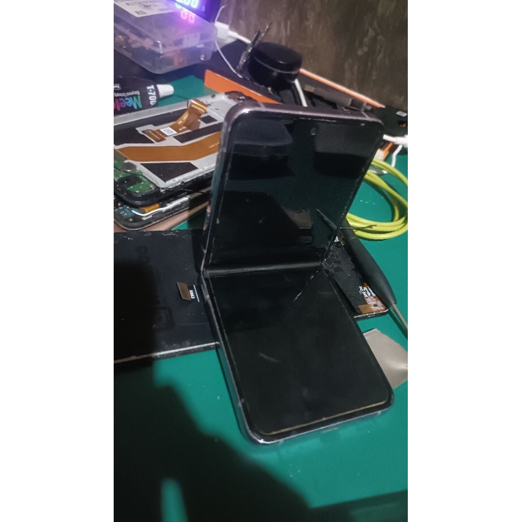 Samsung Z flip 4 8/256 minus LCD luar dalam