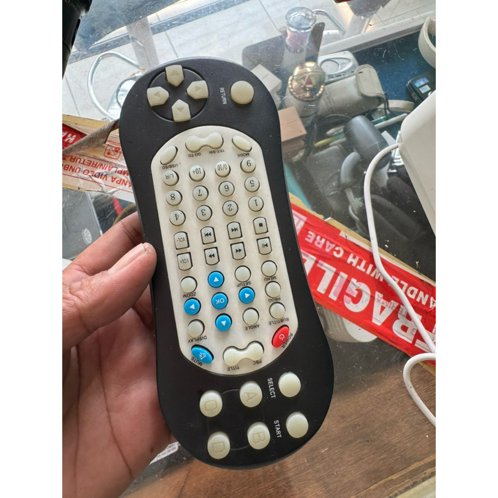 REMOT REMOTE GAME MONITOR TV PLAFON HEADREST MOBIL UNIVERSAL