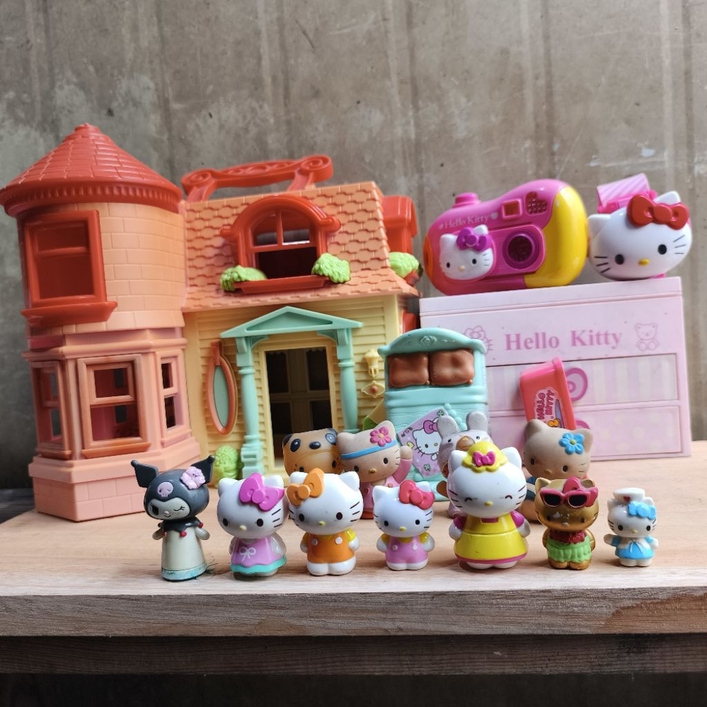 Hello kitty house , hello kitty kamera , hello kitty jam tangan , hello kitty music box , hello kitt