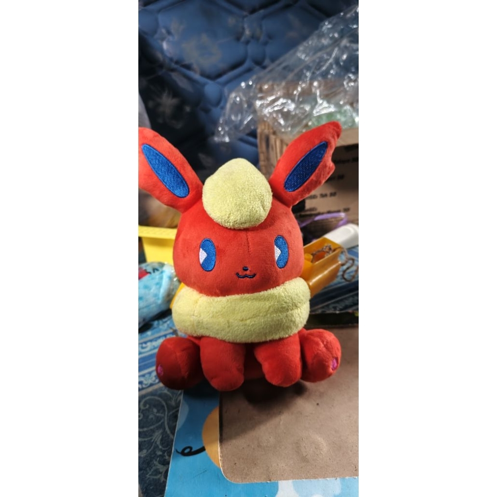 boneka plush pokemon karakter flareon