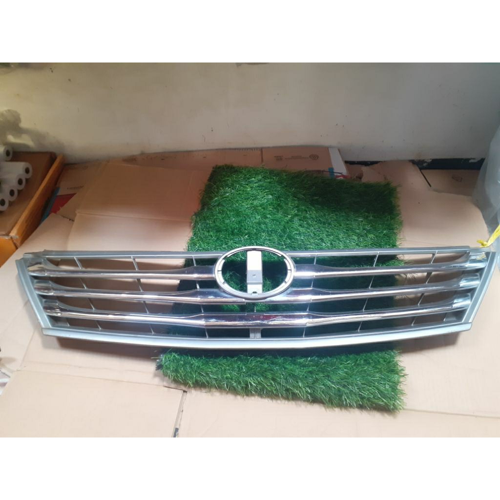 gril depan toyota innova 2012 original