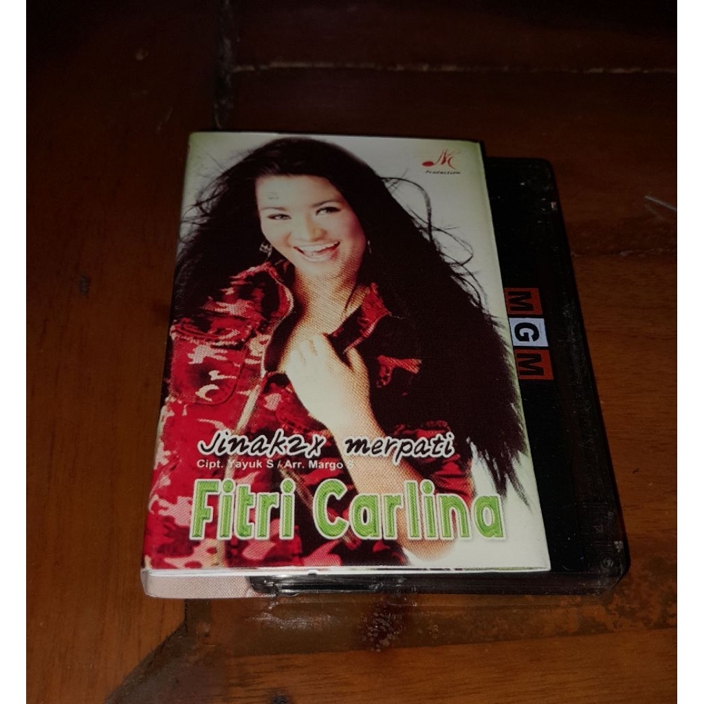 Kaset pita Fitri Carlina