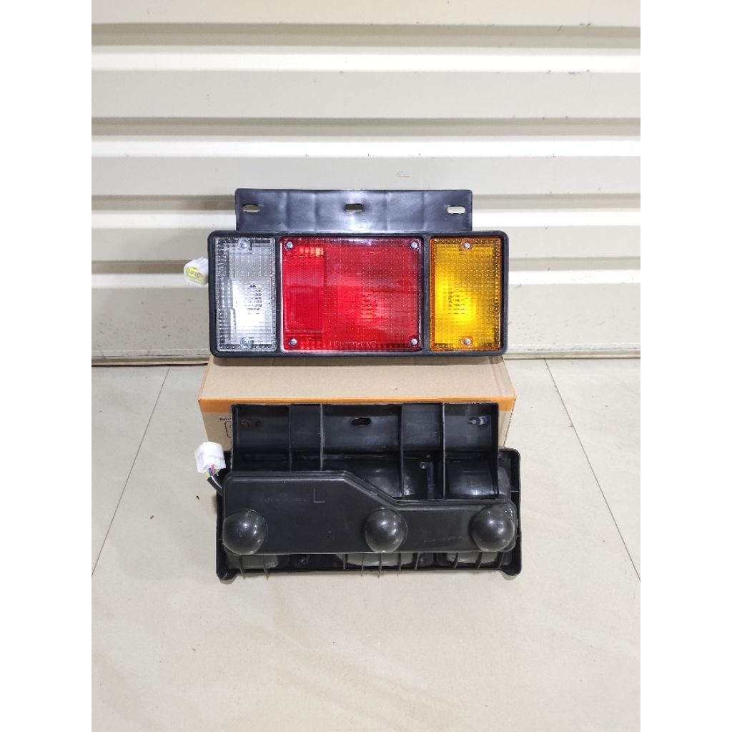 Lampu Stop Rem Set Kiri Kanan Isuzu Traga