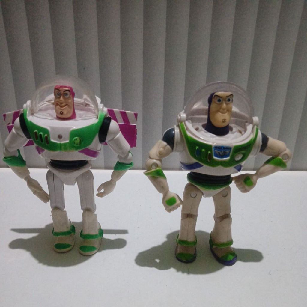 mainan toys story buzz