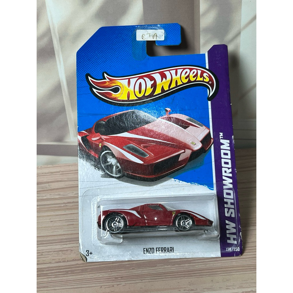 HOTWHEELS ENZO FERRARI HW SHOWROOM