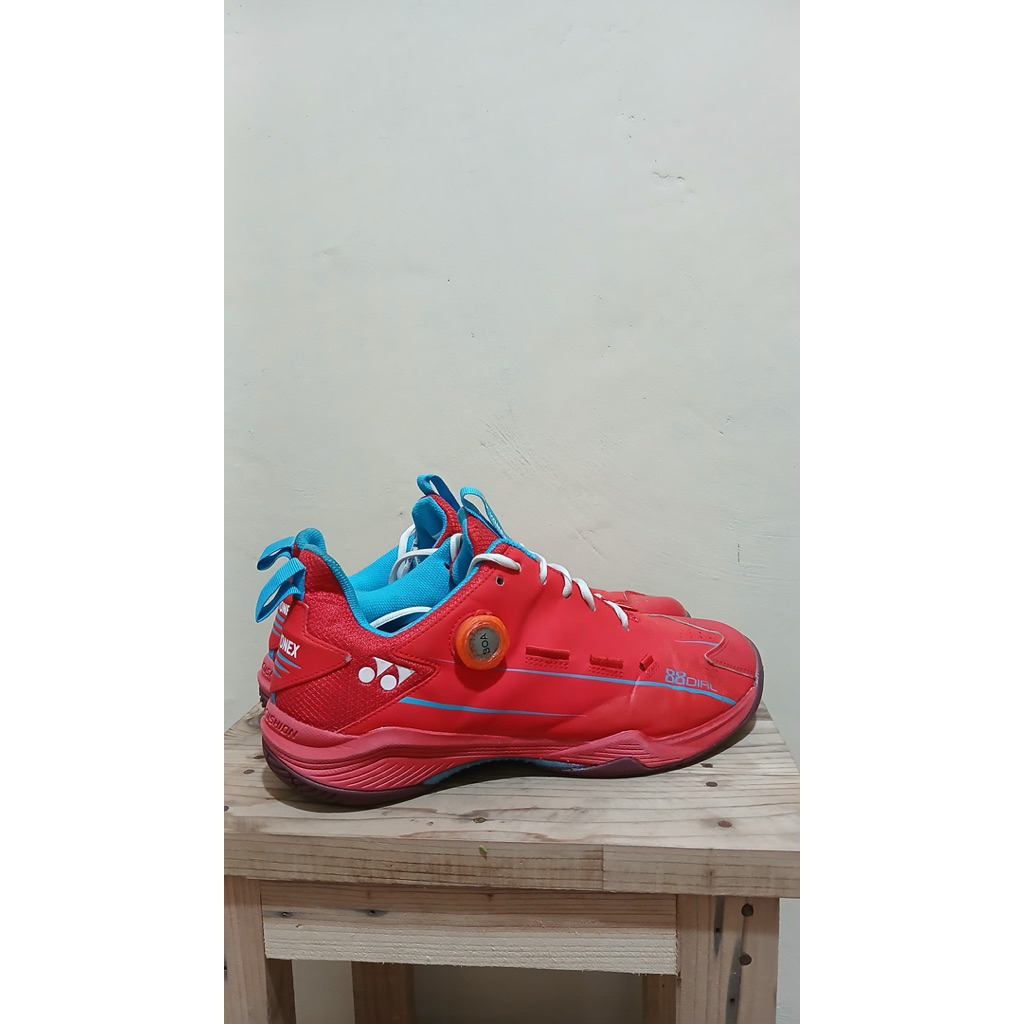 SEPATU BADMINTON Y0NEX Dial 88 tali (size 45)