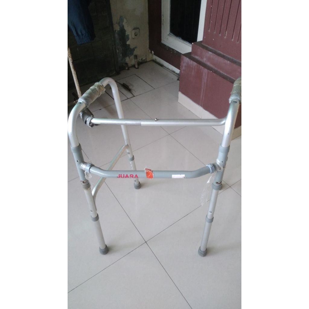 pegangan kaki 4 (walker frame)