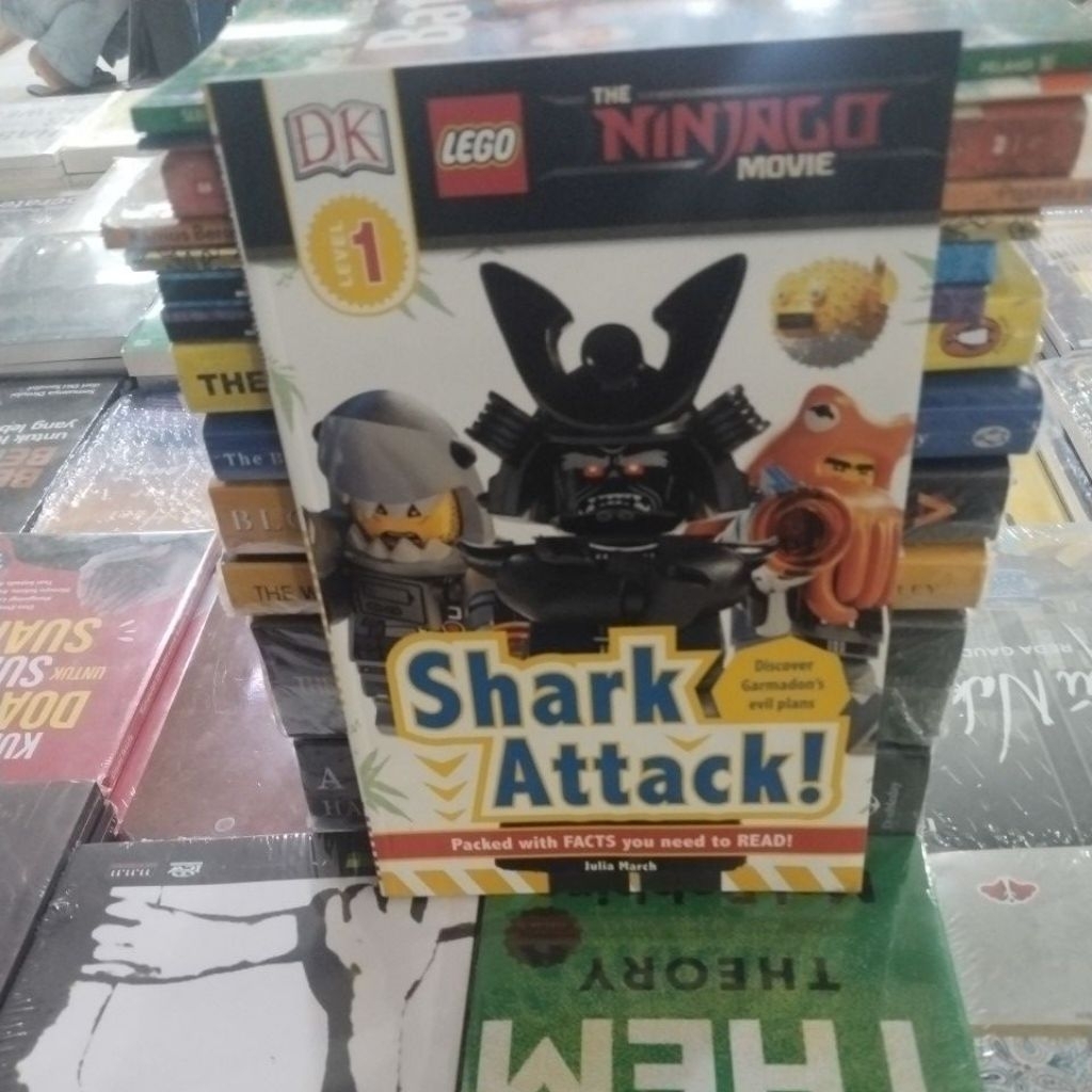 buku the lego ninjago movei shark attack julia march
