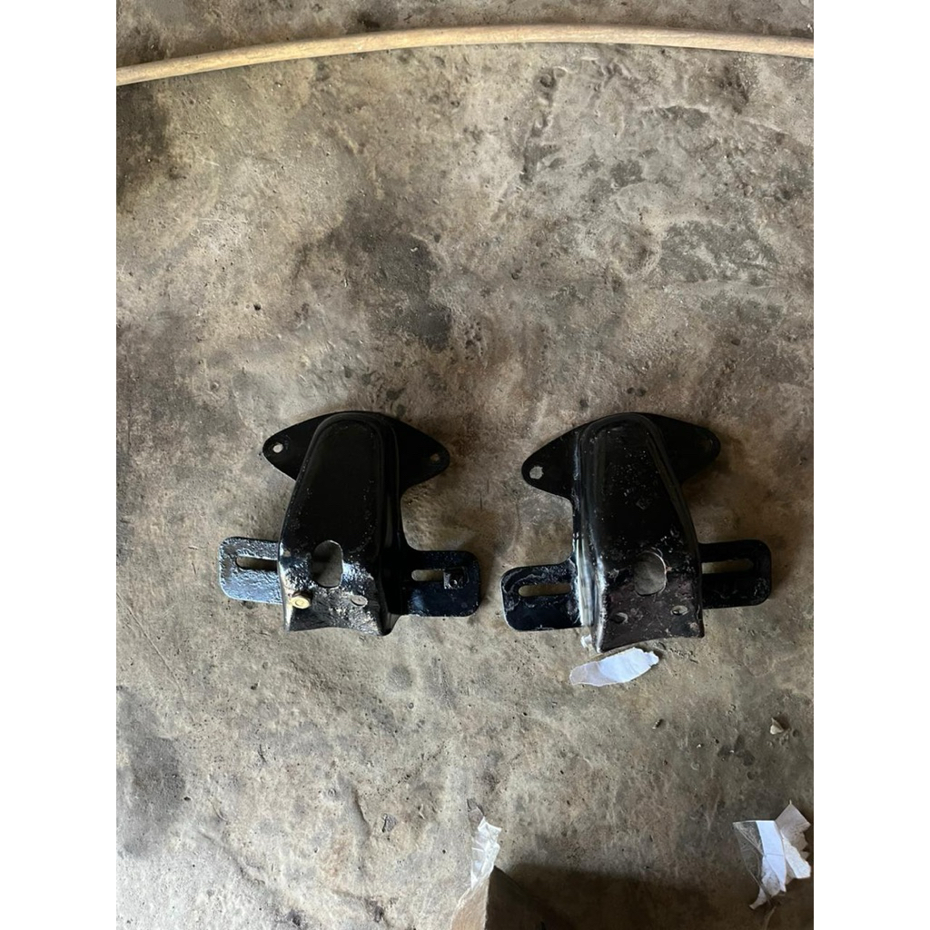 DUDUKAN PANGKON LAMPU BELAKANG / PANGKON STOPAN CB 125