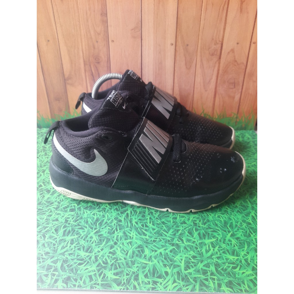 Nike Team Hustle D 8 (GS) Size 38