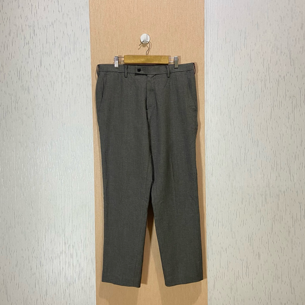 Work Pants UNIQLO Airsense (Ultra Light) / Celana Bahan Pria / Size 33-34