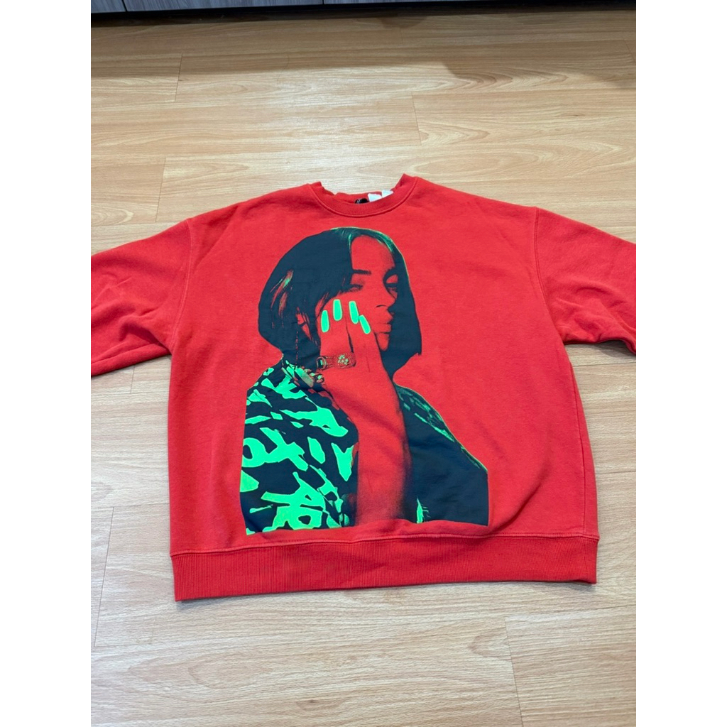 Sweatshirt Billie Eilish x H&M Merah (Preloved)