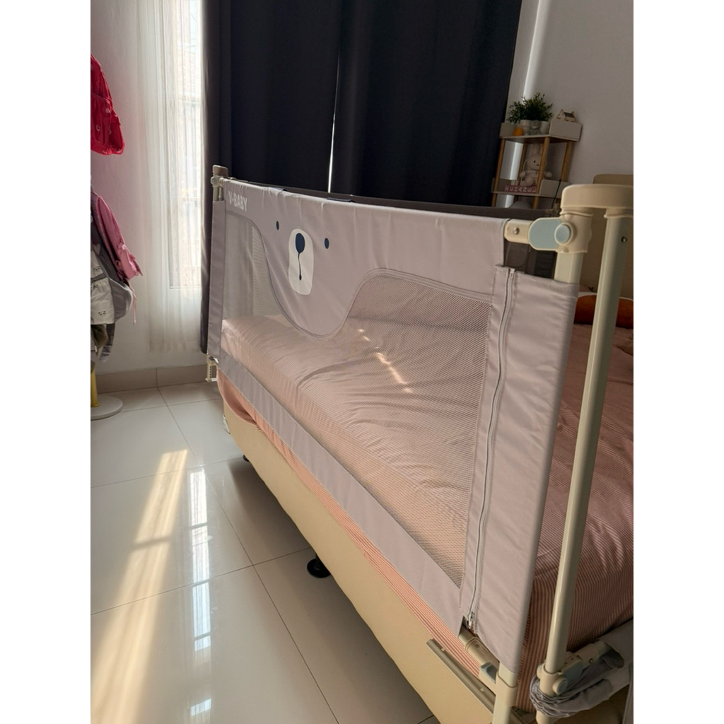 (Preloved) V BABYCARE Baby Bed Guard ( pjg 160 )