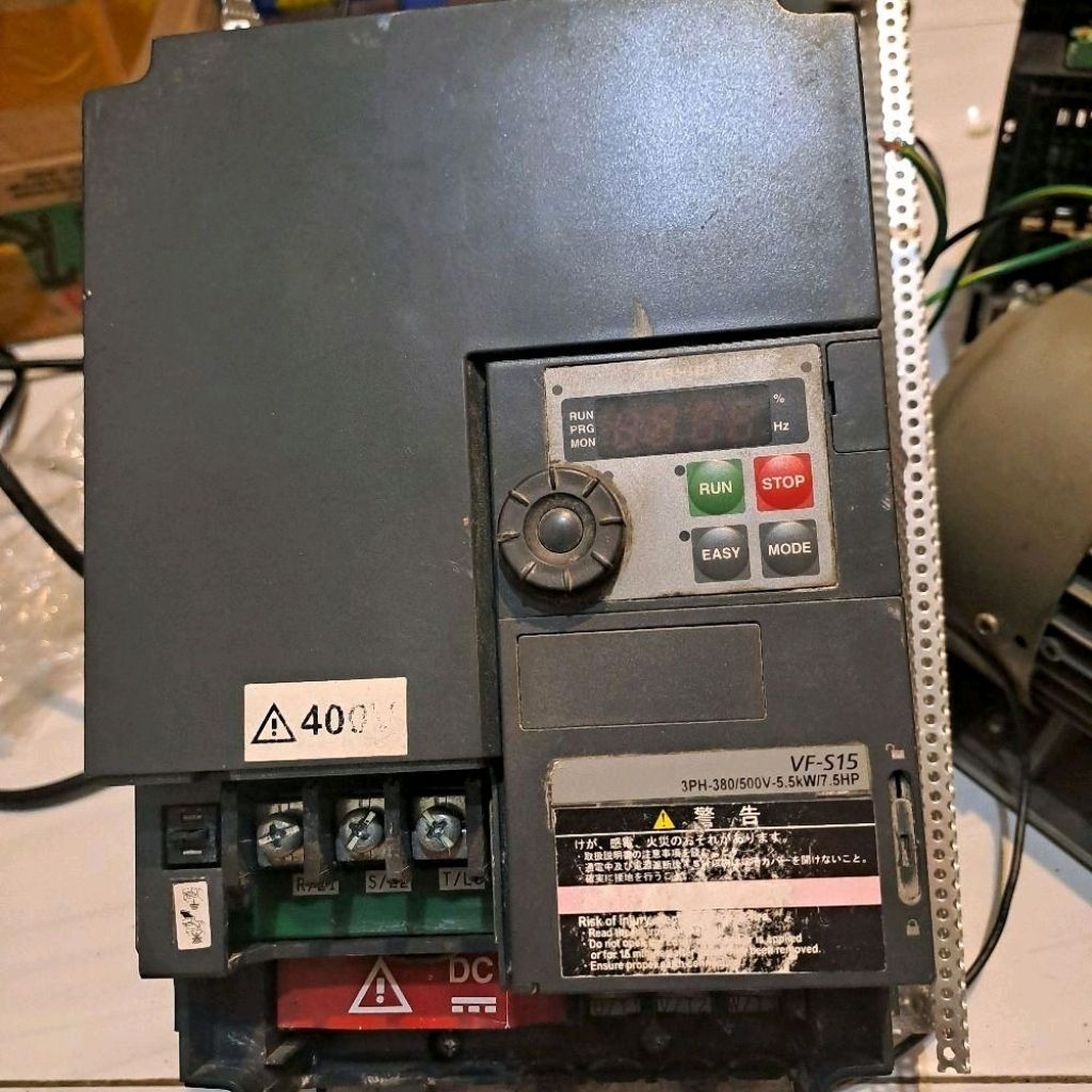 Toshiba Tosvert VF-S15 Series AC Inverter for 5.5kW (7.5HP) 380V 3 Phh