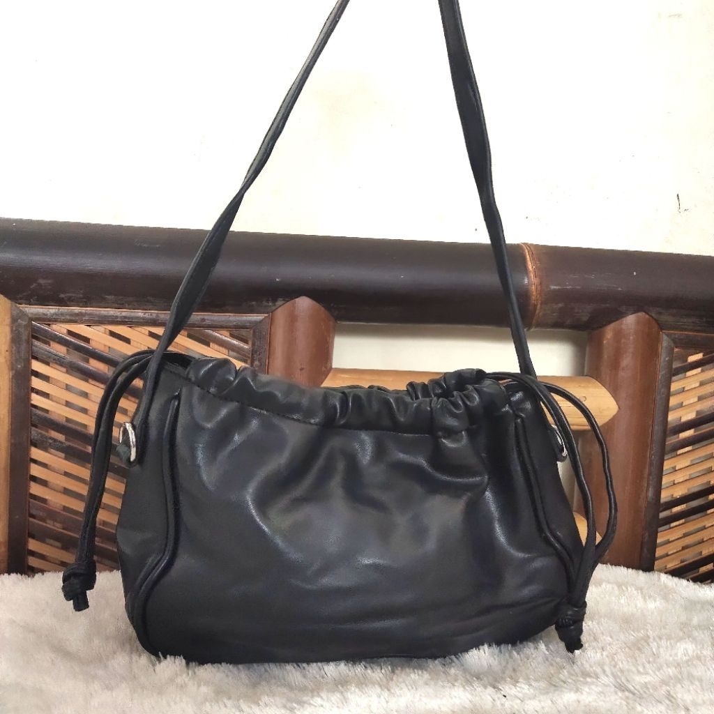 PL tas bahu tas ketek shoulder bag serut kulit lambskin hitam