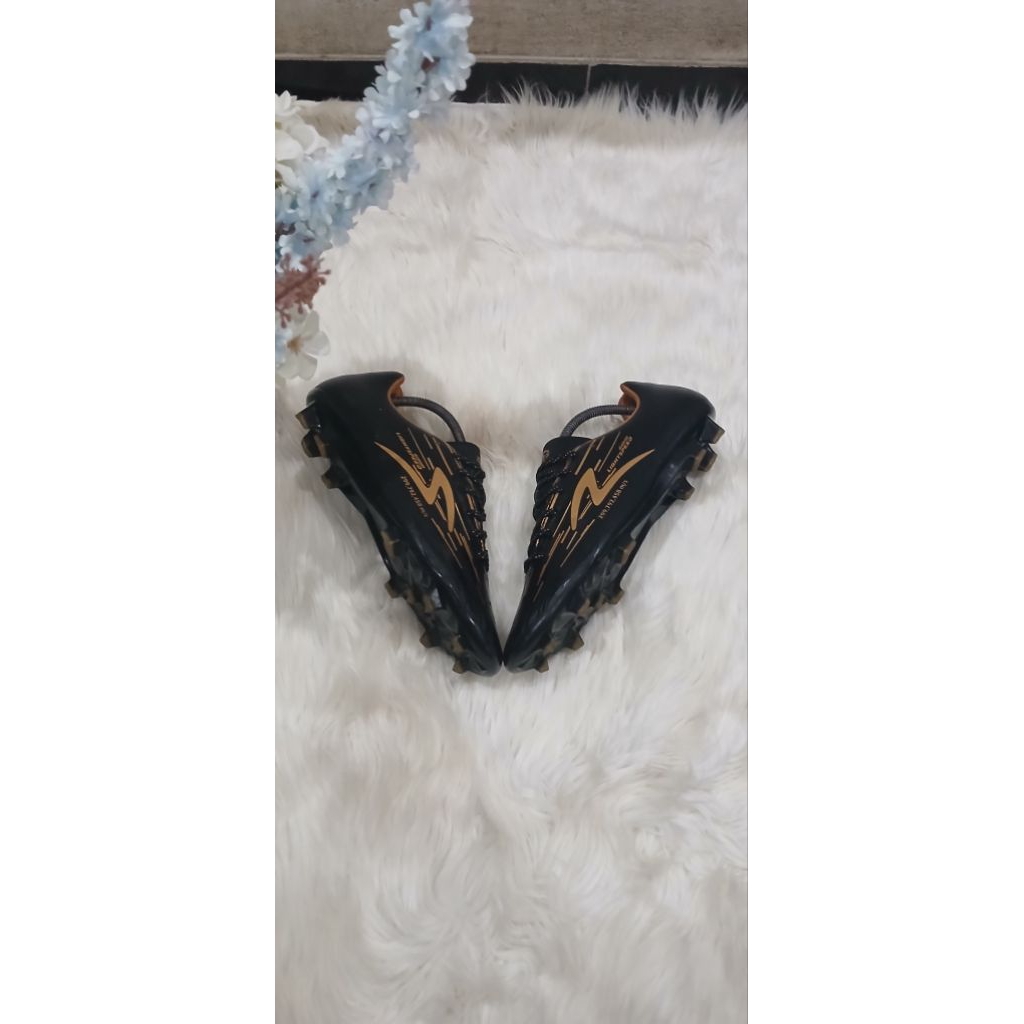 Sepatu bola Specs Ls ribon Black gold second mulus