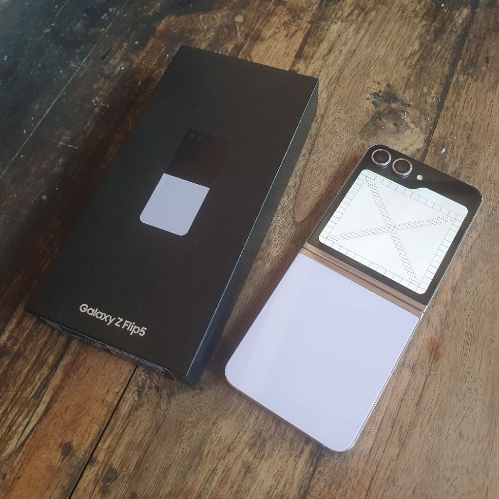 Samsung Z Flip5 5G 512 GB Like New SEIN Galaxy Z Flip 5 Mint