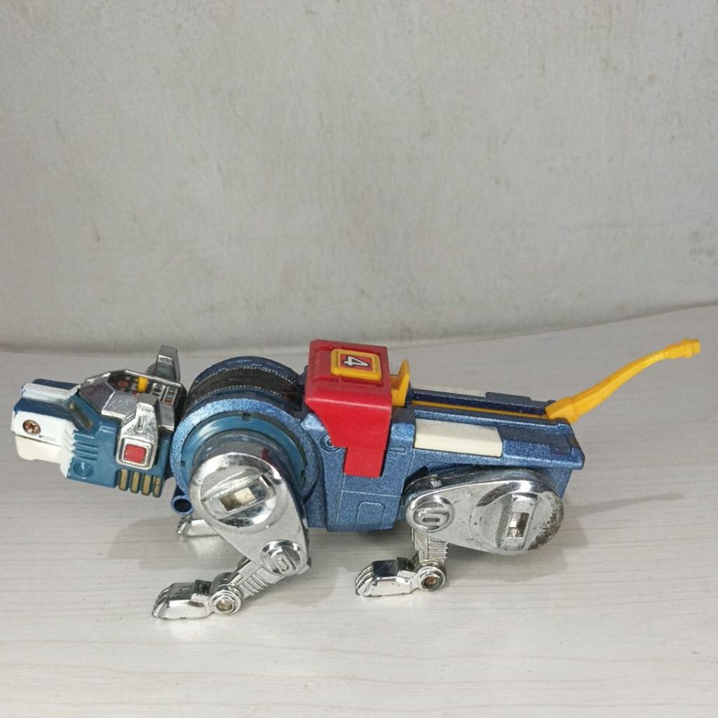 Bandai 1981 vintage diecast Voltron blue lion