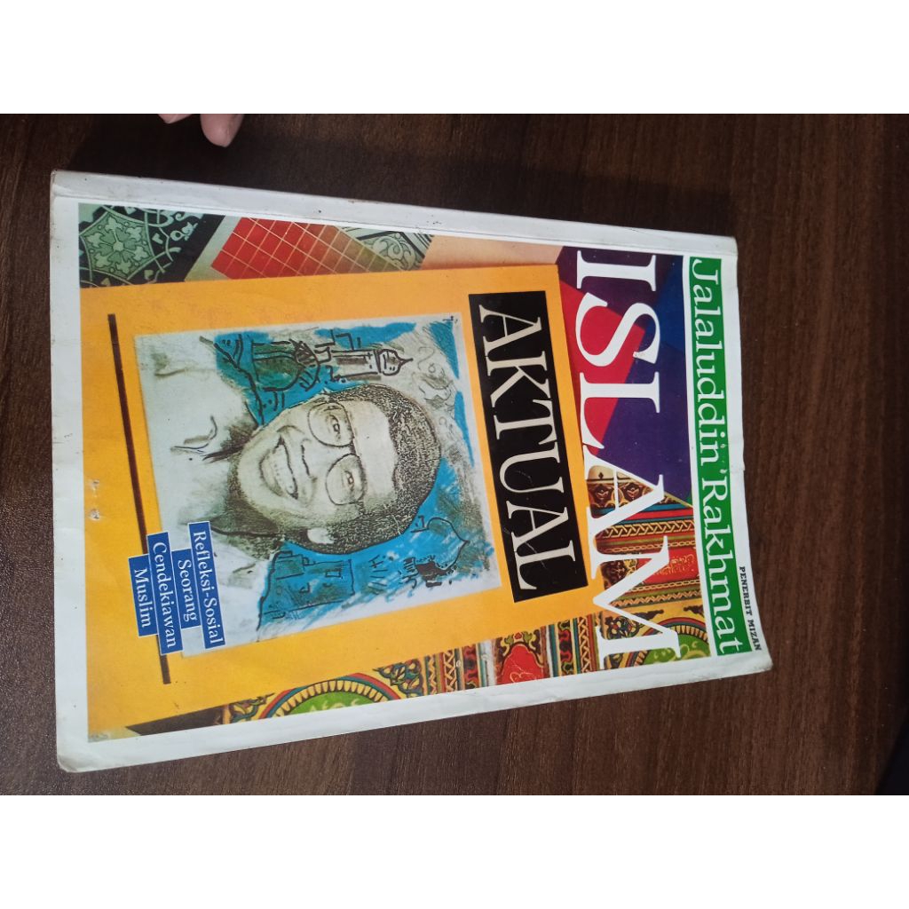Buku Islam aktual oleh Jalaluddin Rahmat