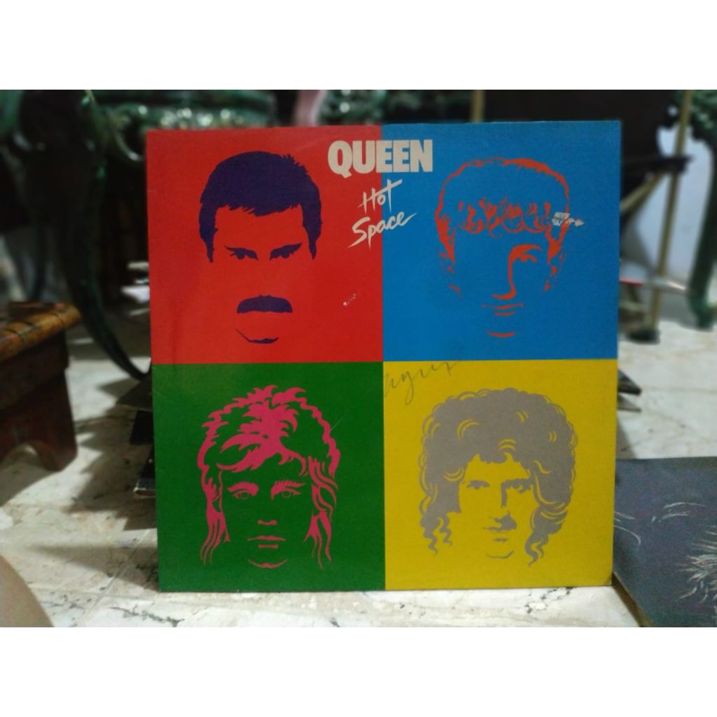 Queen – Hot Space (Vinyl / Piringan Hitam LP) Bekas