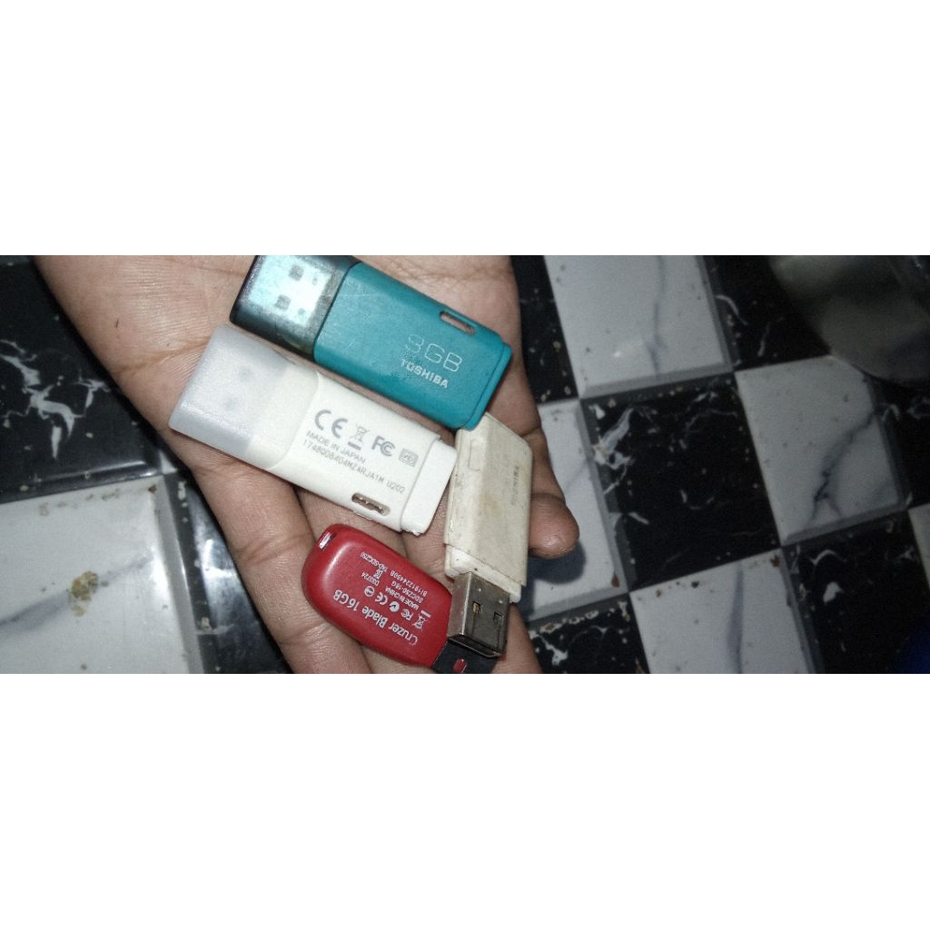 Flashdisk rusak perlu servis masih terdeteksi di PC/laptob/hp jual borongan Baca Diskripsi