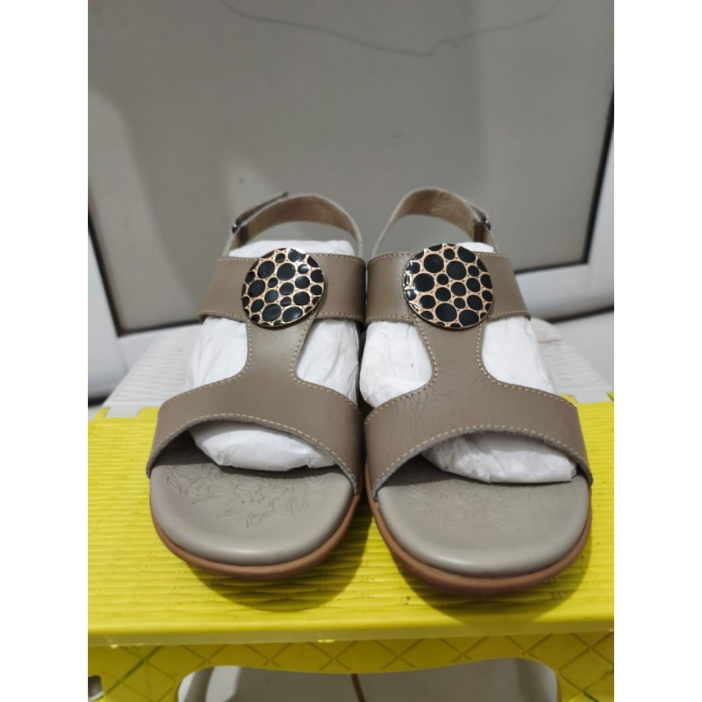 Sandal Scholl Wanita Size 37