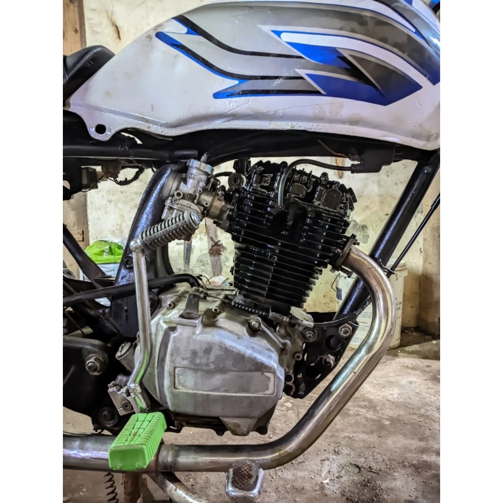 mesin gl series. set pengapian tinggal naik rangka ss0 kondisi layak pakai.