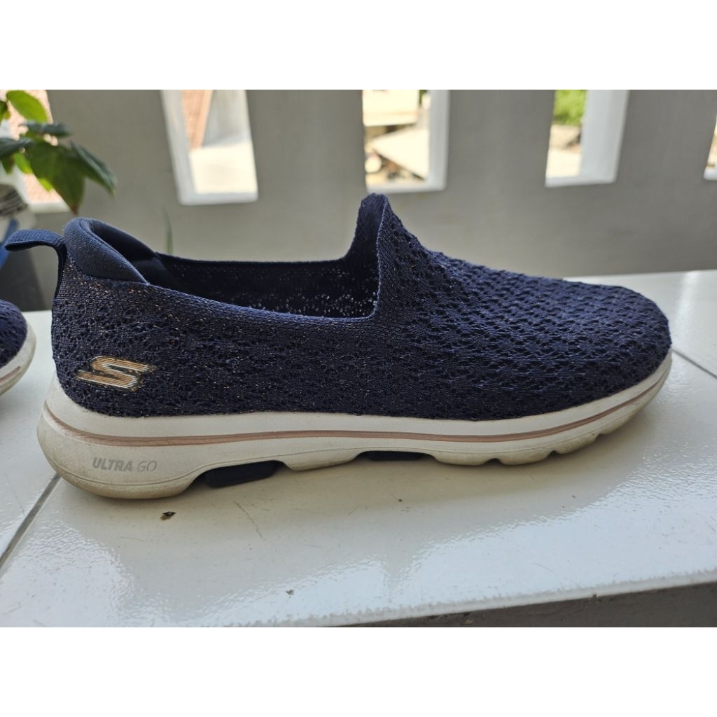 Preloved Sepatu Skechers Go Walk Ultra Go