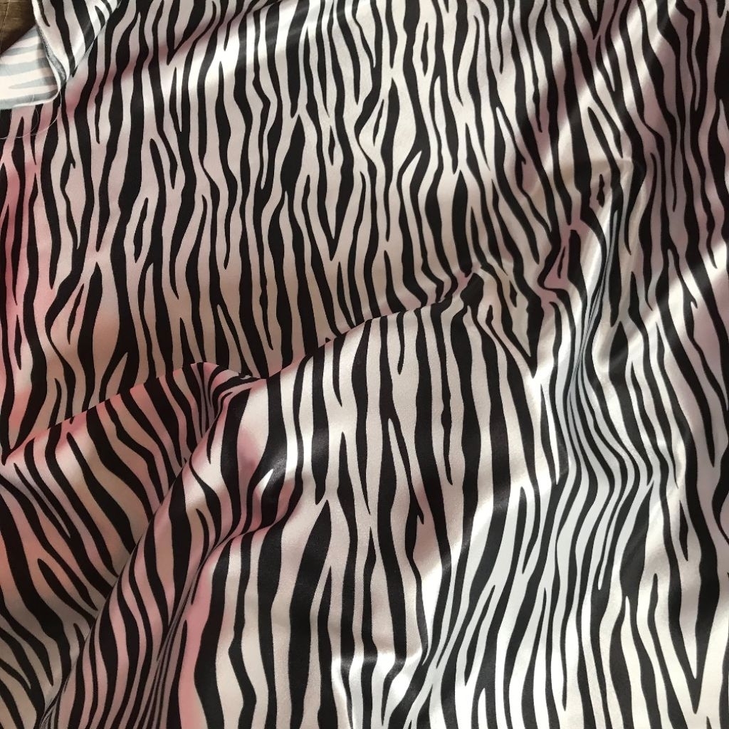 kain satin motif ~ kain satin motif zebra ~ kain satin silk motif abstrak zebra nwt3