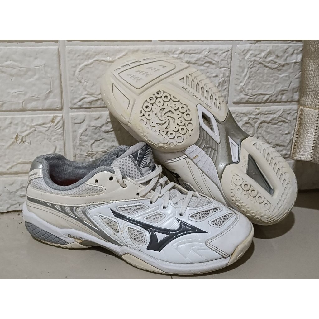 Mizuno wave fang