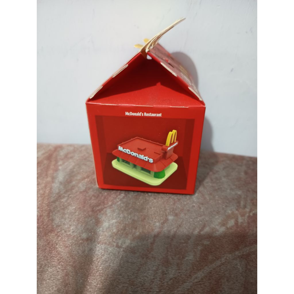 happy meal mcdonald's Lil mcdonald's (mcdonald restaurant)