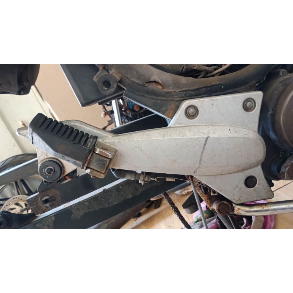foot step belakang Kawasaki zx 130