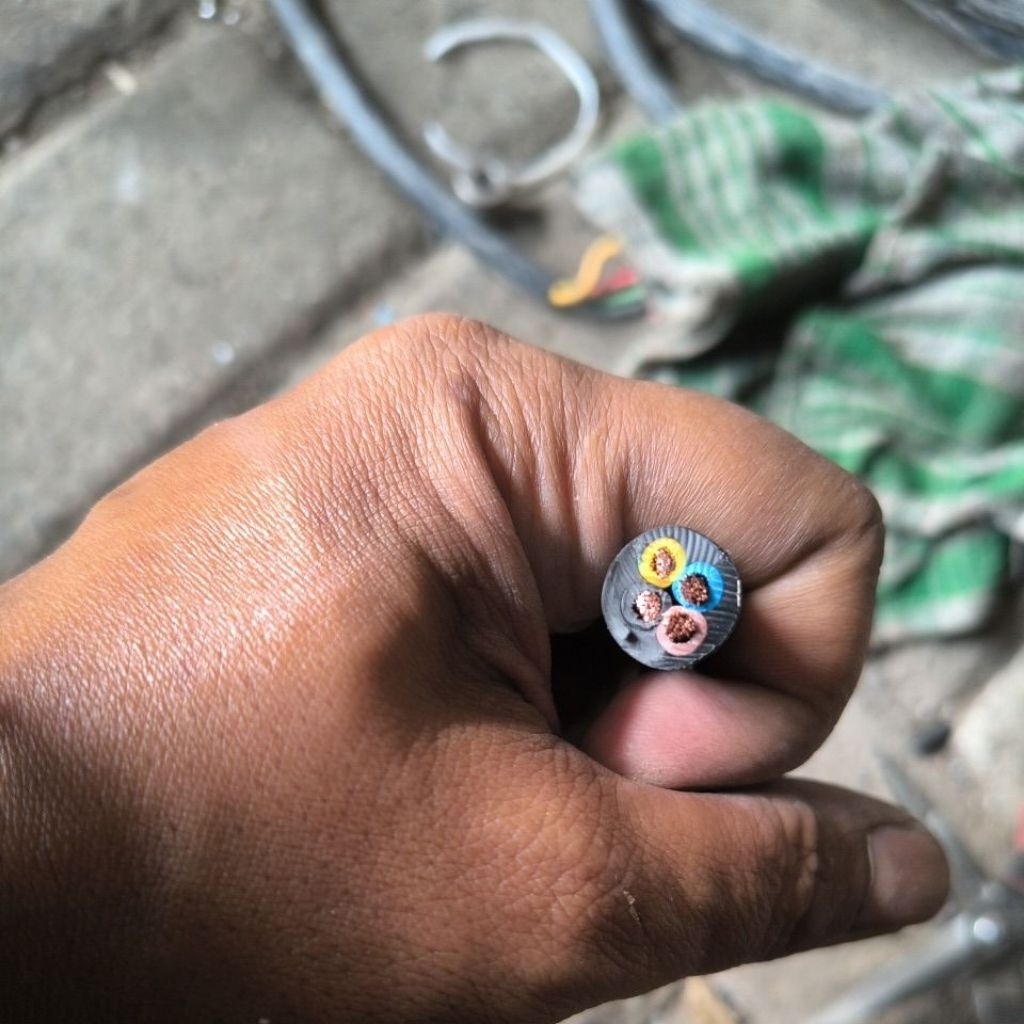 kabel tembaga serabut 4x4mm