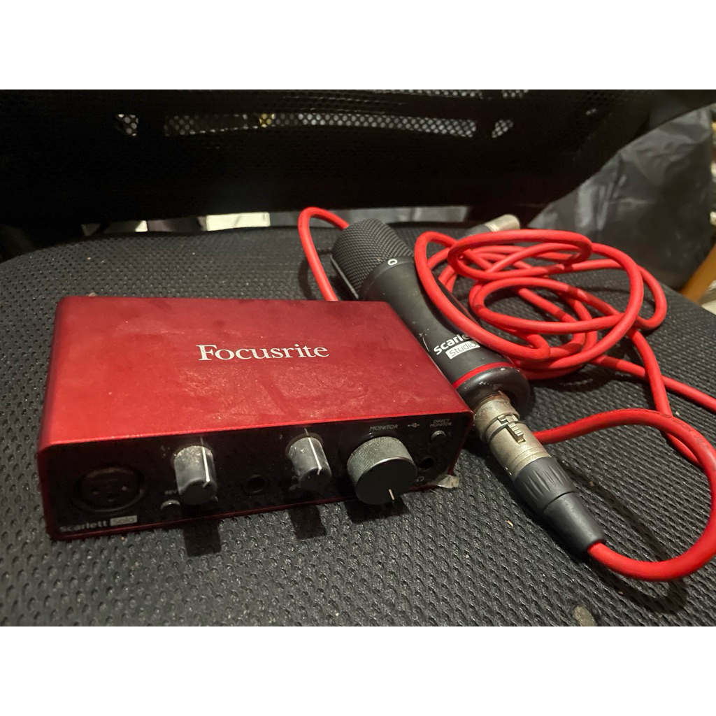 Soundcard Focusrite Scarlett Solo 3rd + Mic Scarlett Focusrite (bekas layak pakai)